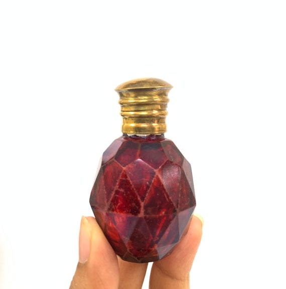 香水瓶　アンティーク　赤い瓶 アンティークカットガラスの赤い香水瓶 - Etsy 日本