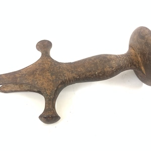 Vintage zwaard aardewerk ijzeren gevest | Zwaardgevest| Zwaardgevest met grip| Gevest| Decoratie| Handwerk | Indiaas ijzeren rustieke handgreep om te verzamelen