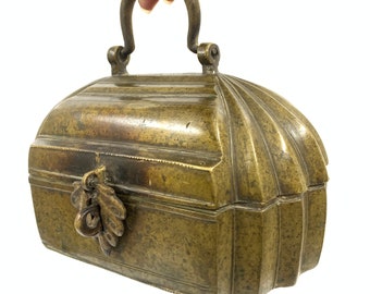vintage Brass box, Brass box with lid, antique decor, Jewellery box, spices box, Pan And betel nut box, Rustic Decor, Indian Antiques