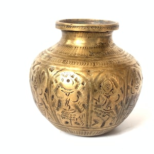 Vintage Brass Pot| Pot planter| Holy Water pot| Etched Brass Pot| Vintage Decor| Garden Decor| Vintage Planter|Vintage brass pot|home decor