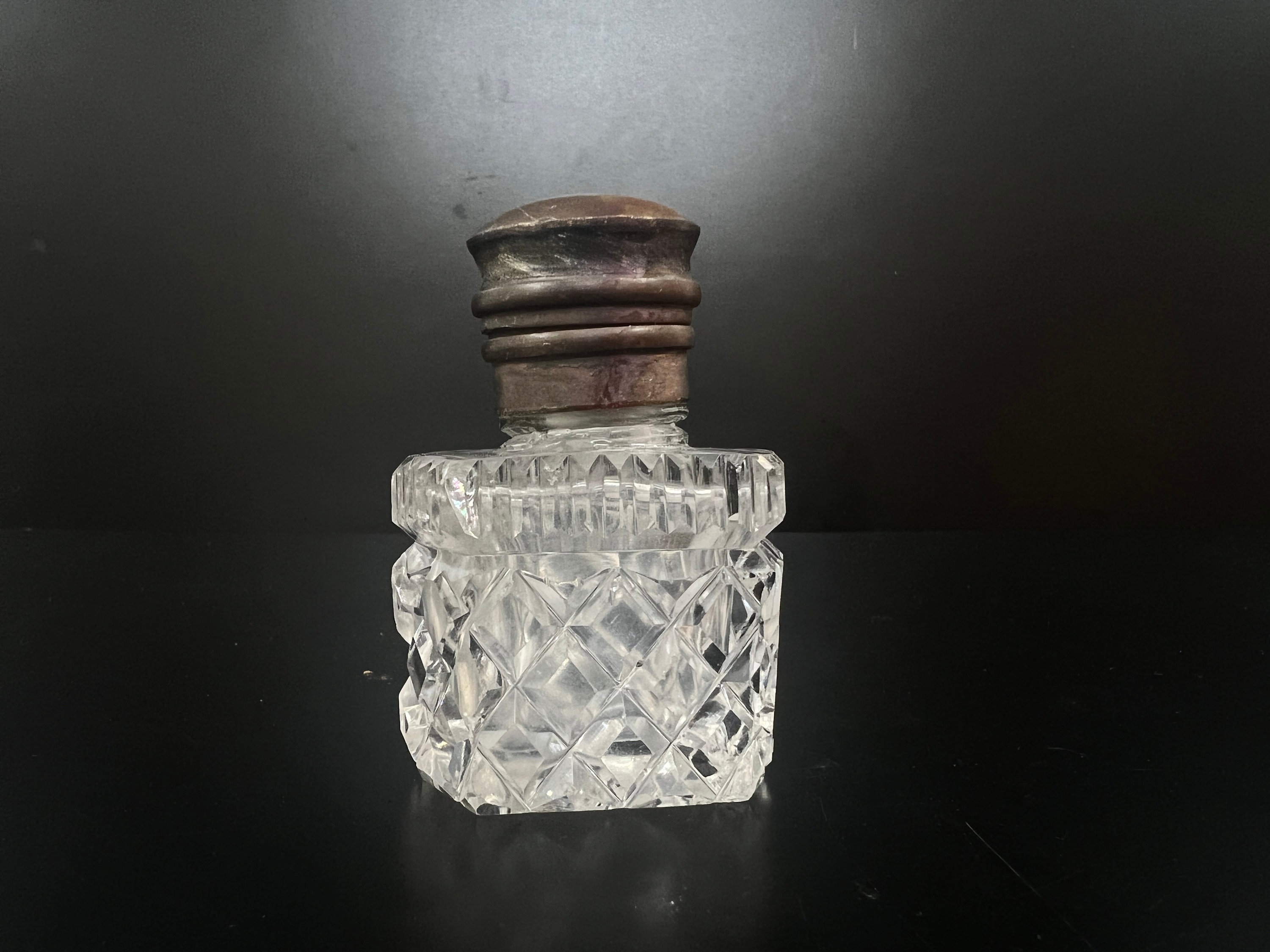 古いガラス アンティーク レトロ 青いガラス瓶 ダイヤモンド