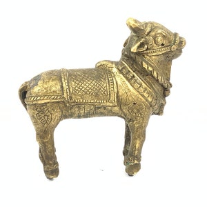 Old Vintage Brass Indian Nandi, shiva,bull Figure, Figurine,Traditional Holy bull, Hinduism Collectible, Temple Decorative,Rustic Decor, art
