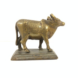 Vintage Brass cow |Cow |Calf |Animal Figurines| Home Decor| Handmade statue |Handicraft| Vintage Figurines|Art| Rustic decor