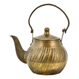 Vintage Brass tea kettle| tea pot| brass collectible| vintage kettle| Brass etched kettle| Home Decor| Indian Handicraft|kitchen decor| art