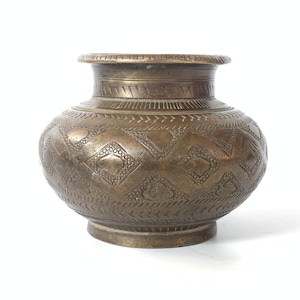 Vintage Brass Pot| Pot planter| Holy Water pot| Etched Brass Pot| Vintage Decor| Garden Decor| Vintage Planter|Vintage brass pot|home decor