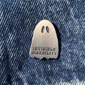 Pin de esmalte sobre discapacidad invisible / Accesibilidad / El futuro es accesible / Enfermedad crónica / Spoonie