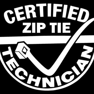 Puede incluir: Un diseño gráfico en blanco y negro con el texto "CERTIFIED ZIP TIE TECHNICIAN" en un círculo con una marca de verificación en el medio.