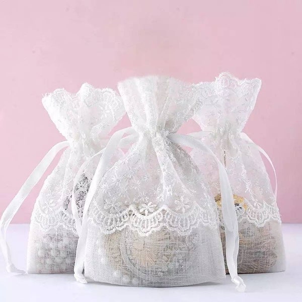 Pochons dragées dentelle et broderie - Mariage ou Baptême - Sachets pour dragées ou bonbons, Sacs cadeaux invités. Sachets organza