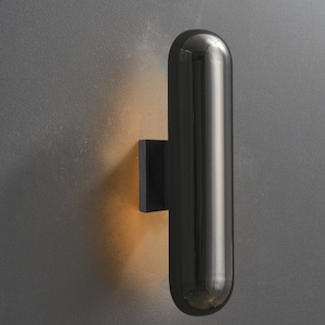 Mid Century Modern Pill Shape Wall Sconce with Integrated LED's Brutalist, Minimalist Theme in Gold and Black zdjęcie 7