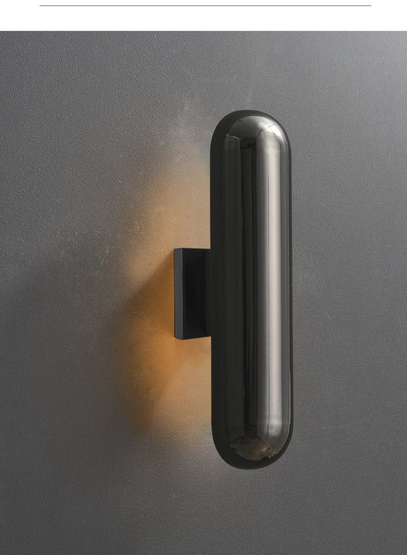 Mid Century Modern Pill Shape Wall Sconce with Integrated LED's Brutalist, Minimalist Theme in Gold and Black zdjęcie 7