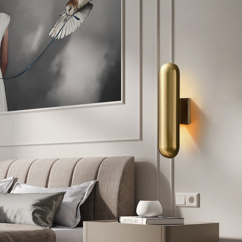 Mid Century Modern Pill Shape Wall Sconce with Integrated LED's Brutalist, Minimalist Theme in Gold and Black zdjęcie 3