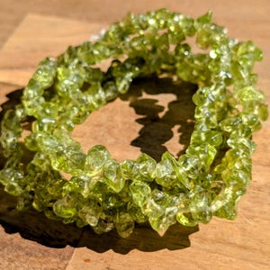Gemmy Peridot Chip Stretch Bracelets