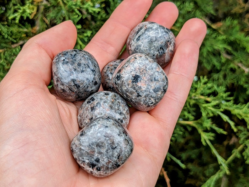 Genuine Yooperlite Tumbled Stones - UV Reactive Emberlite - Etsy UK