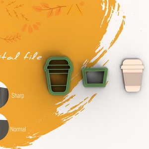 Puede incluir: Archivo digital para un juego de cortadores de galletas con tres diseños diferentes de una taza de café. El juego incluye un contorno verde de una taza de café, un contorno verde de una tapa de taza de café y una taza de café marrón y beige con tapa.