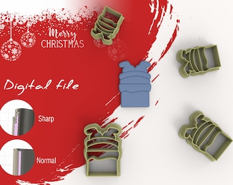 Könnte beinhalten: Vier grüne Weihnachts-Ausstecher aus Kunststoff in Form eines Schneemanns, einer Geschenkbox und zwei Zuckerstangen. Die Ausstecher befinden sich auf einer weißen Oberfläche mit rotem Hintergrund. Der Text "Merry Christmas" ist in der oberen linken Ecke des Bildes sichtbar. Der Text "Digital file" ist in der unteren linken Ecke des Bildes sichtbar.