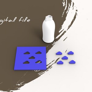 Puede incluir: Una botella blanca y formas de nubes azules se muestran sobre un fondo marrón y blanco. También hay un cuadrado azul con recortes de nubes. Las palabras "Digital file" están escritas en blanco.