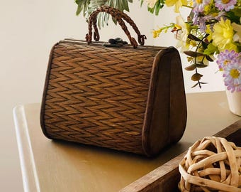 Bolso de mano vintage de madera tejida con asa trenzada