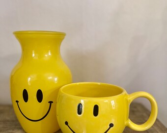 Vintage Smiley Face Mug, Retro yellow happy face extra large coffee cup, 90s nostalgia,