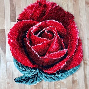 Vintage Rose Latch Hook rug, retro floor rug, romantic room decor