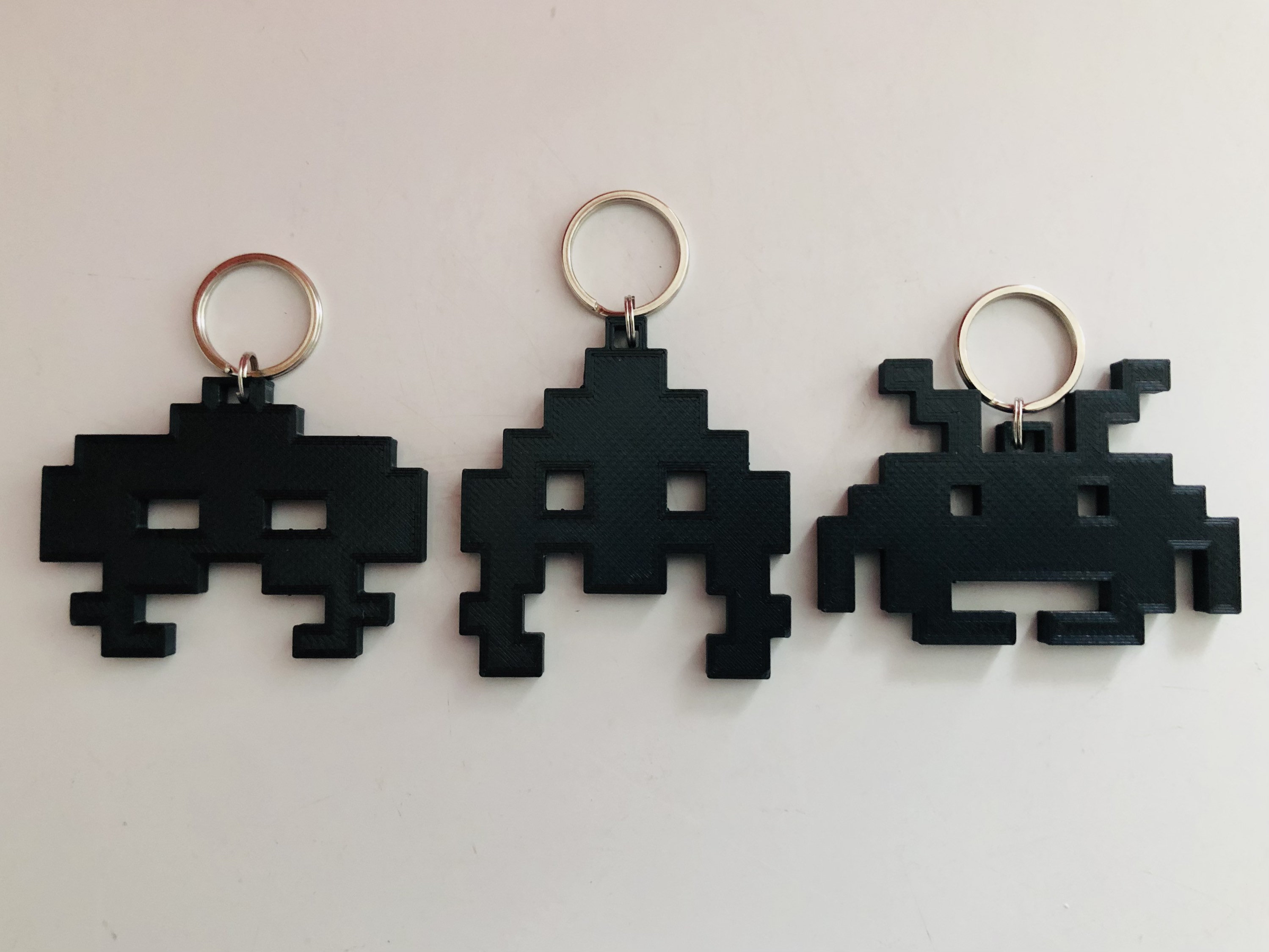 スペースインベーダー キーホルダー 金属製 Amazon.co.jp: スペース