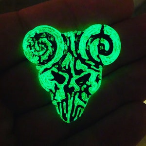 The Pick of Destiny Glow-in-the-dark 3D printed guitar pick / Durable 100% Infill / Tenacious D imagem 1