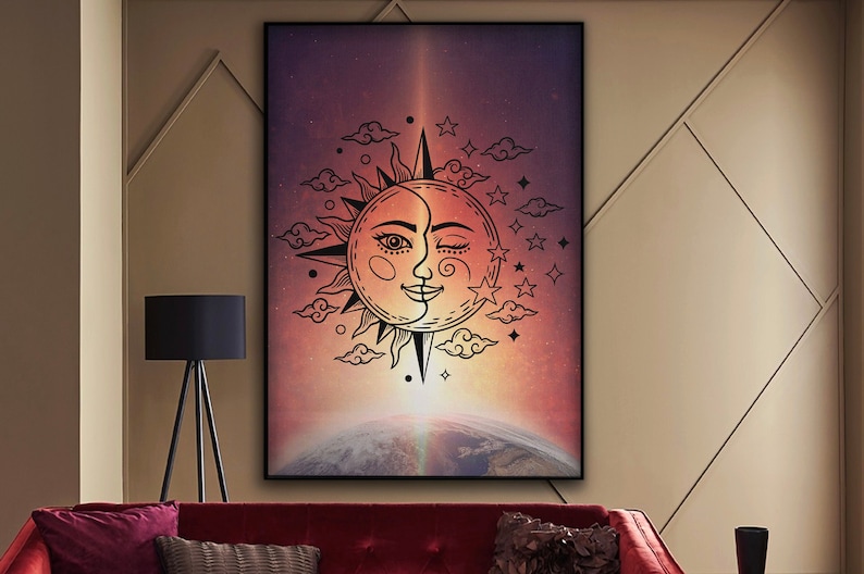 Puede incluir: Una impresi&oacute;n enmarcada en negro con una ilustraci&oacute;n caprichosa de un sol y una luna con una cara. El sol est&aacute; gui&ntilde;ando un ojo y la luna est&aacute; sonriendo. El fondo es un degradado de morado, rosa y naranja con estrellas y nubes.