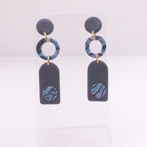 Geometrische Polymer Clay Ohrringe: Gold gesprenkelt grau, abstrakter Wirbel