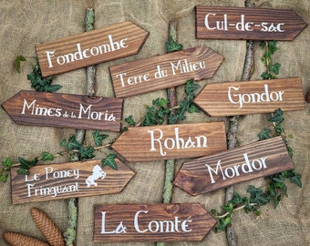 Panneaux directionnels en bois d’inspiration TOLKIEN