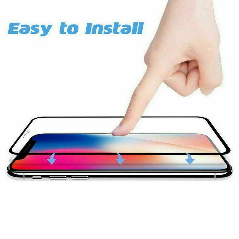 K&ouml;nnte beinhalten: Ein transparenter Displayschutz f&uuml;r ein Smartphone mit schwarzem Rahmen wird auf ein Smartphone aufgebracht. Das Bild zeigt eine Hand, die den Displayschutz aufbringt, und der Text "Easy to Install" befindet sich oben im Bild.