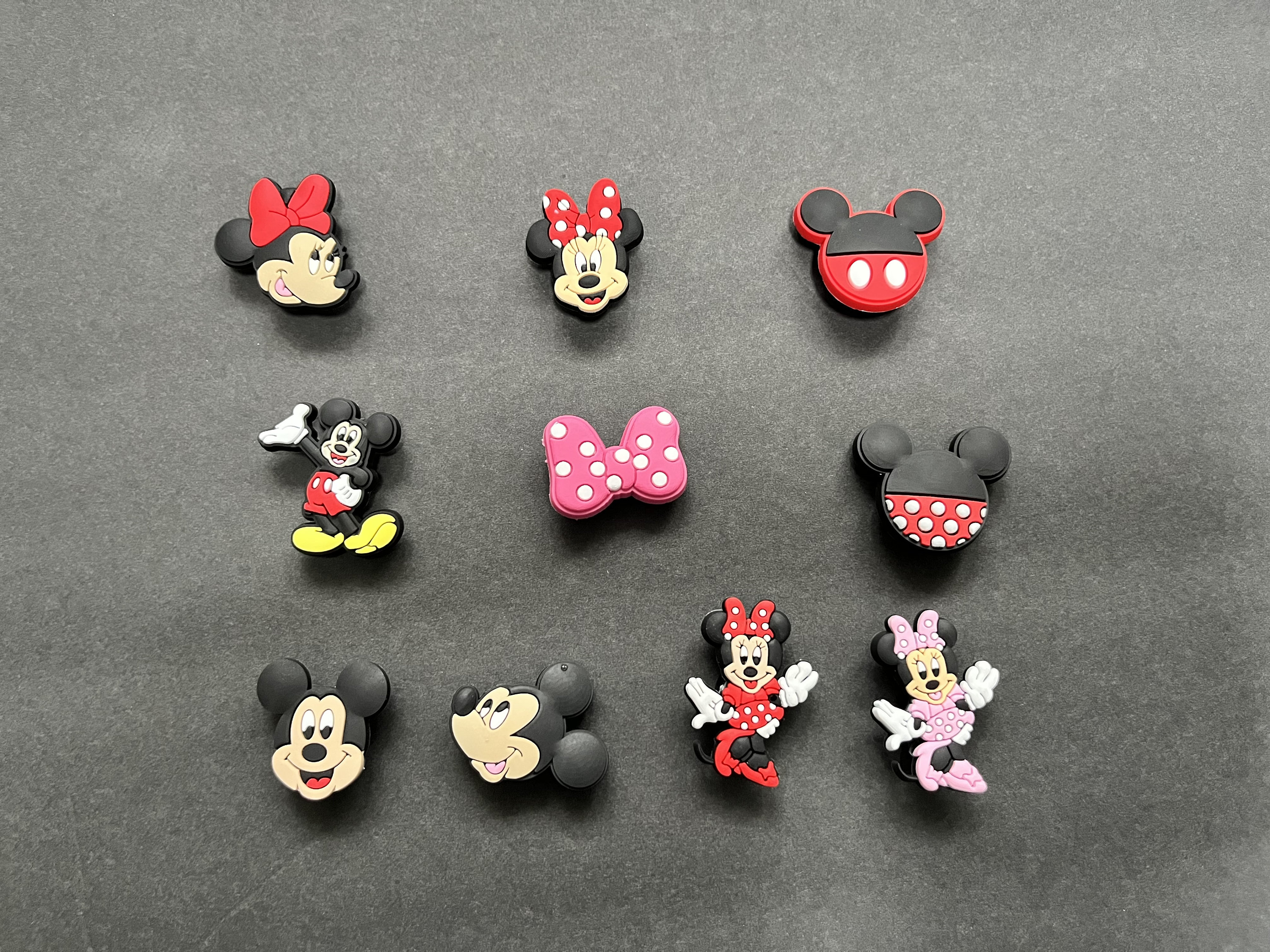 Minnie Mouse Crocs By Crown Jewelz… #crocs #minniemouse #jibbitz