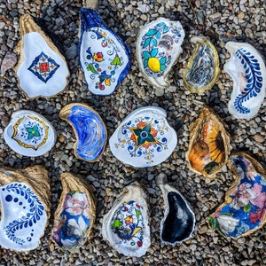 Hand Painted Oyster & Clam Shells - Decorative Trinket/Ring/Jewelry Dish - Nautical/Coastal/Beach Decor/Gift for women and girls