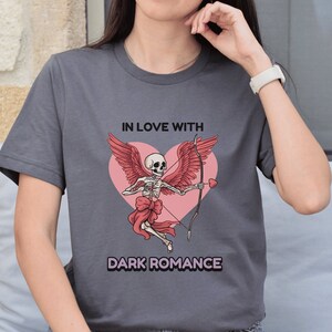 Maglietta da lettore di romanzi dark: regalo piccante per gli amanti dei libri