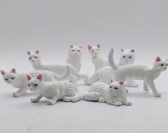 Dollhouse Miniatures 1:12 Scale Valentine White Cats Felines