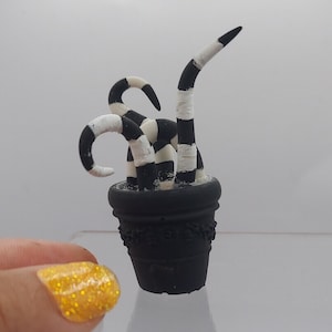 Dollhouse Miniature 1:12 Scale Halloween Beetle Juice Sandworm Plant