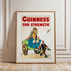 K&ouml;nnte beinhalten: Gerahmtes Vintage Guinness-Poster. Das Poster zeigt ein Pferd, das sich in einem t&uuml;rkisfarbenen Wagen ausruht, der von einem Mann gezogen wird. Der Text "GUINNESS FOR STRENGTH" steht in Rot oben. Ein Vogel fliegt im Hintergrund. Das Poster ist in einem goldenen Rahmen.