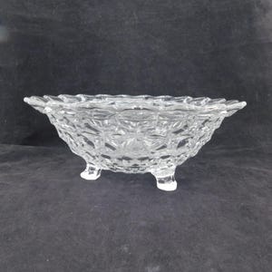 Cuenco Fostoria American Clear de vidrio de 10&quot; con tres puntas y dientes de sierra redondos acampanados vintage