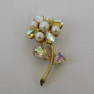Marvella Aurora Borealis Crystal Faux Pearl Vintage Flower Pin Brooch Gold Tone