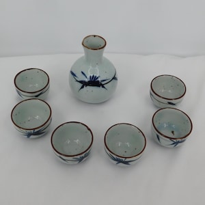 Vintage Japanese Sake Set Bottle 6 Cups Blue Flower Vine Motif Stoneware
