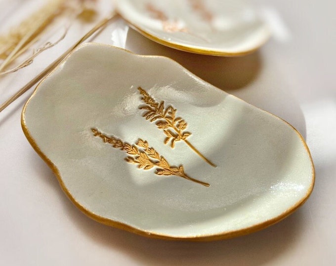 Handmade trinket dish | ring dish | jewellery dish | ring holder | air-dry clay | hand painted | home decor | clay decor | home ceramics