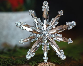 Sparkling Elegance: Christmas Star Decor with Crystal Rhinestones