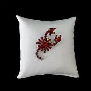 Scorpion Brooch – Bold and Mysterious (red)