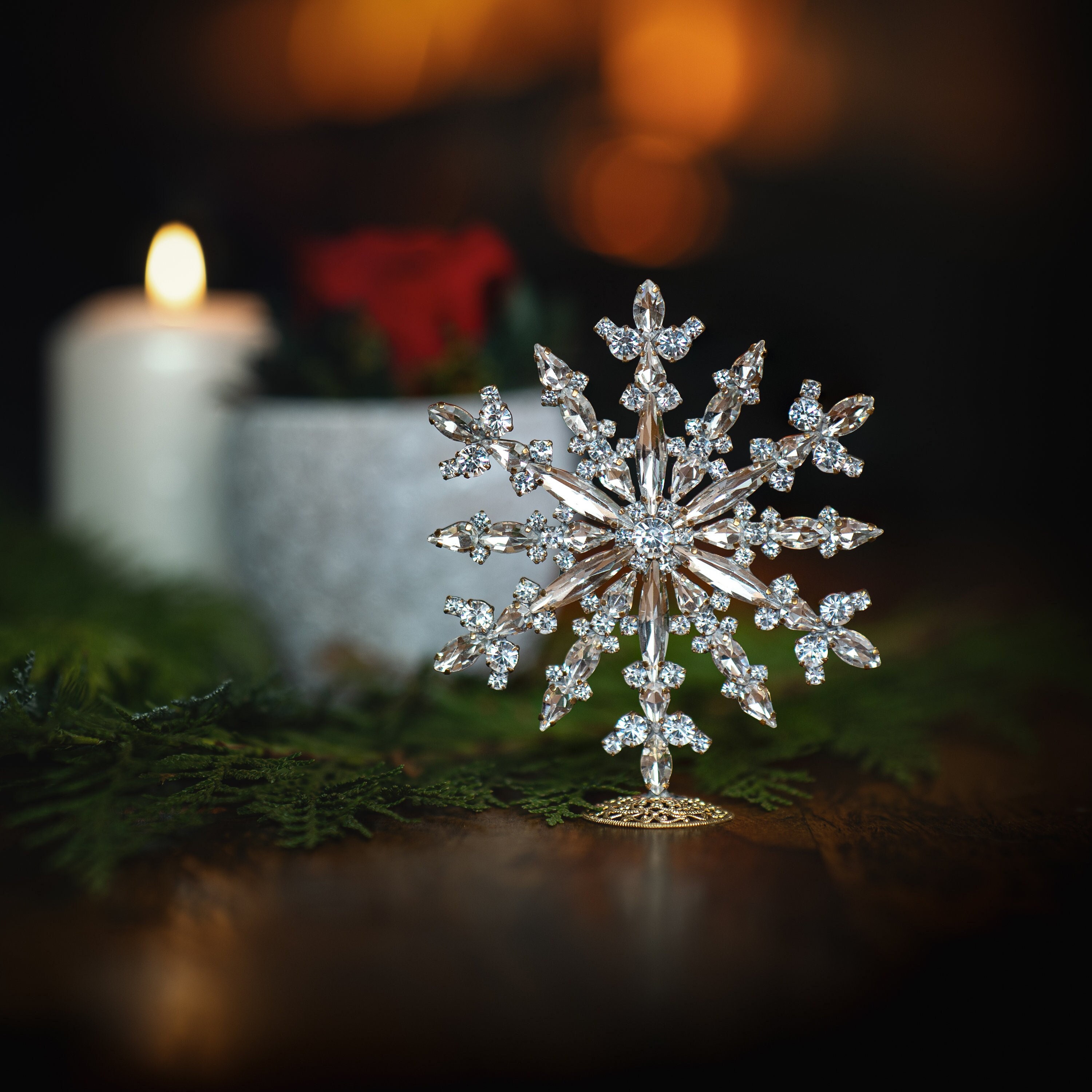 Dazzling Holiday Glow: Crystal Rhinestone Christmas Star Decoration