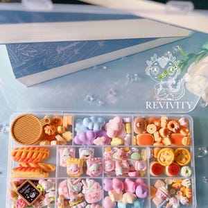 125 pezzi Mini Pastel Bakery Cabochon Set con scatola portaoggetti – Ciondoli in resina kawaii per Decoden e artigianato fai da te