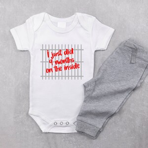 Schattige pasgeboren baby SVG/PNG: ik heb net 9 maanden van binnen gedaan, babyromper, direct downloaden