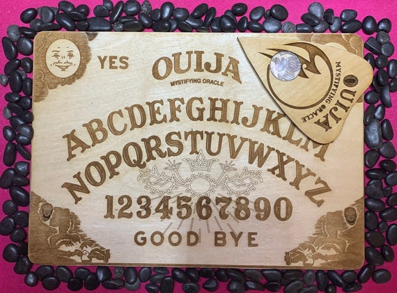 planche Ouija en bois - LES PIERRES DE JADE