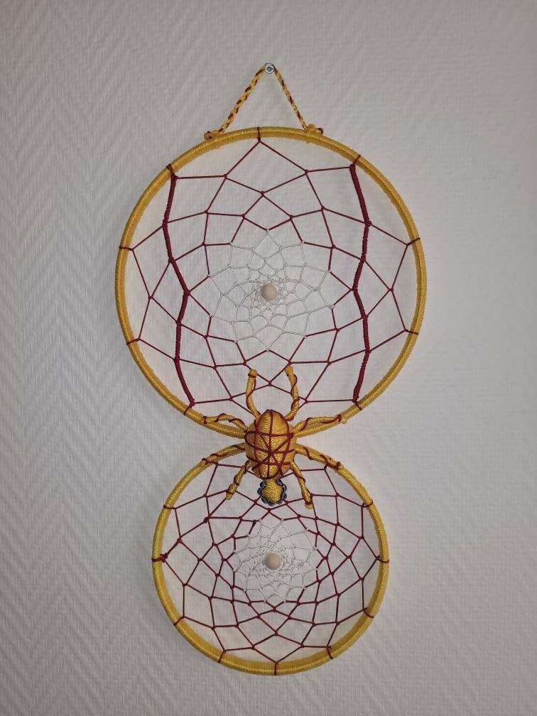 Toile d'araignée avec Araignée en Macramé. Déco Murale Uni