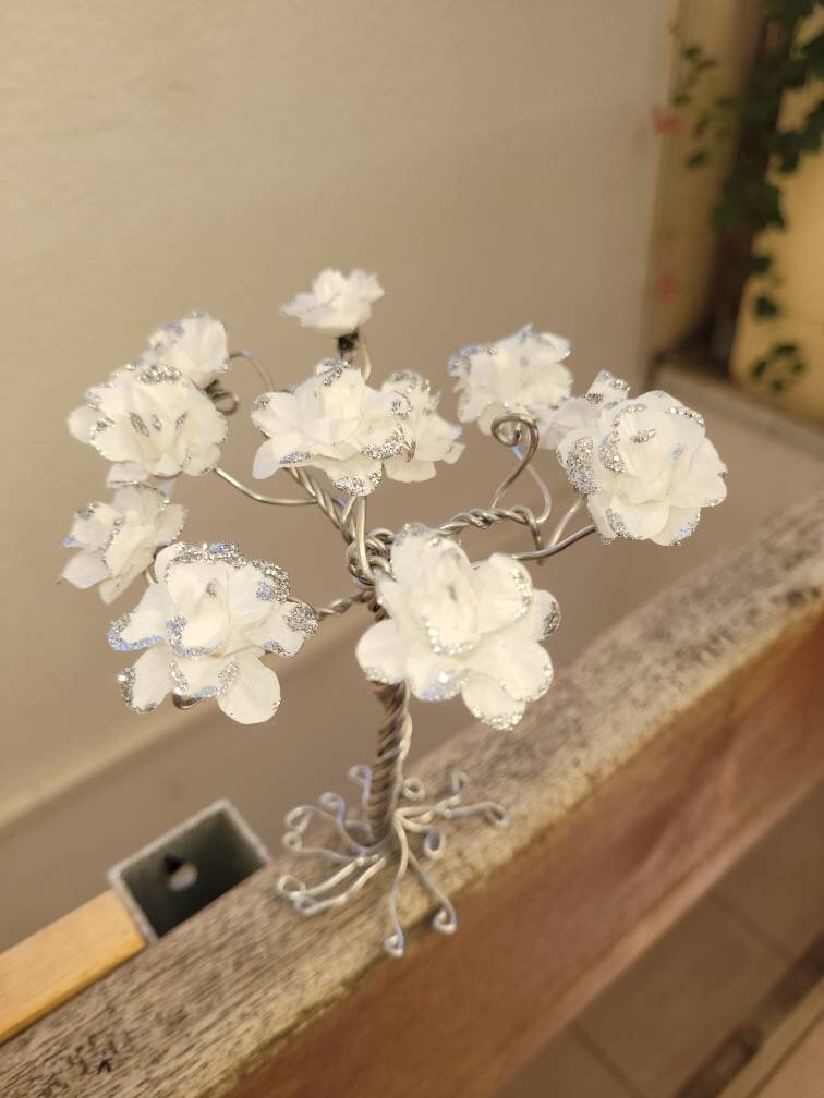 Arbre de Vie Blanc en Roses Fait à La Main Aluminium et Roses.
