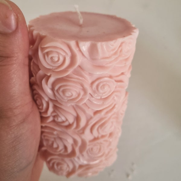 Parfumée Bougie pilier design roses bougie de cire de colza,  bougie Vegan, bougie pilier décorative , bougie en relief