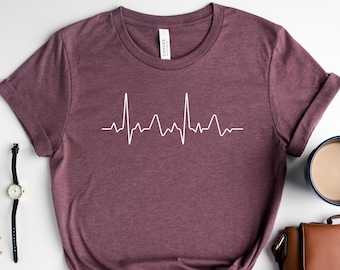 Minimal Heartbeat Shirt, Line Art Shirt, Aesthetic Tee, Alive Shirt, Heartbeating T-Shirt, Unisex Line Art Heartbeat Shirt, Nurse Outfit