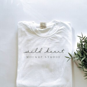 Comfort Colors 1717, White Mockup || flat lay, beach, boho, minimalist, comfort colors brand, light and airy